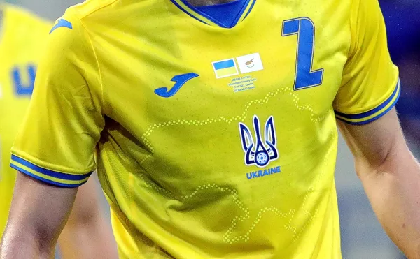 Болельщики полностью раскупили новые футболки сборной Украины 
