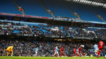 «Он ничего не понимает»: глава фанатов Манчестер Сити недоволен словами Гвардиолы о посещаемости «горожан»