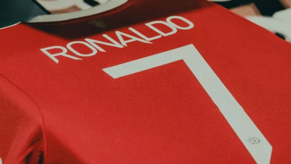 Манчестер Юнайтед добился возвращения «семерки» Роналду: Кавани уступил португальцу его прежний номер