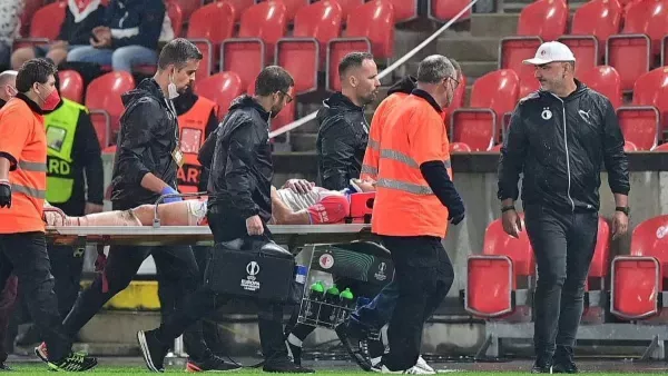 Футболисты и тренерский штаб Славии записали видеообращение в поддержку сломавшему височную кость Качарабе 