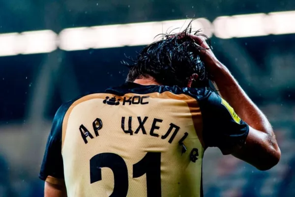 Рубин опозорился в матче Лиги конференций: дождь смыл фамилии игроков на футболках