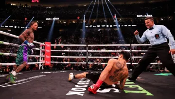 Дэвис нокаутировал Гарсию и нанес ему первое поражение в карьере: видео яркого победного удара от чемпиона
