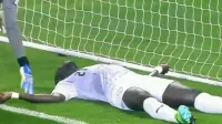 Бился в конвульсиях на поле: защитник сборной Мали Кулибали перенес сердечный приступ во время матча, шокирующее видео из Катара
