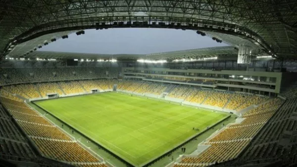 Никакой помощи за 10 лет: руководство «Арены Львов» пригласило мэра Садового обсудить за кофе аварийное состояние стадиона