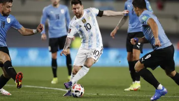Видеообзор матча Аргентина – Уругвай – 3:0: Месси забил юбилейный гол в 155 матче за сборную