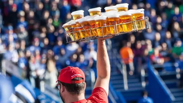 Английским болельщикам впервые с 1985 года могут разрешить пить пиво на трибунах 