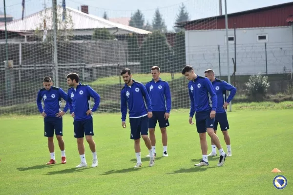 Шестерых игроков Боснии не пустили на матч в Казахстан в группе сборной Украины