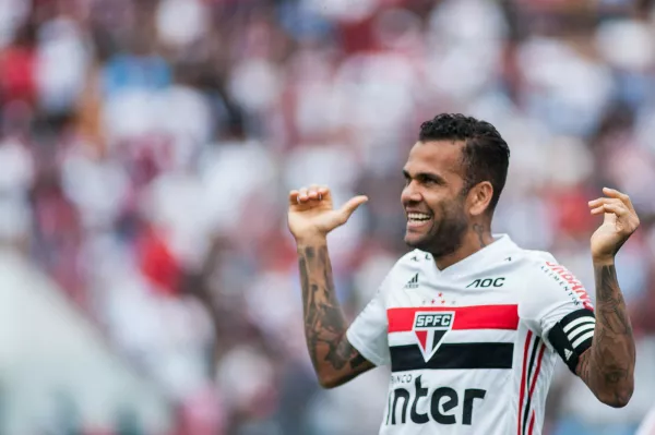 «Он больше не будет выступать за наш клуб»: Сан-Паулу отреагировал на демарш Дани Алвеса