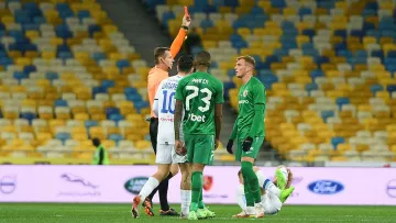 «В следующей игре будет две «точки»?! Клоуны»: Бущан предъявил претензии арбитру в матче с Ворсклой