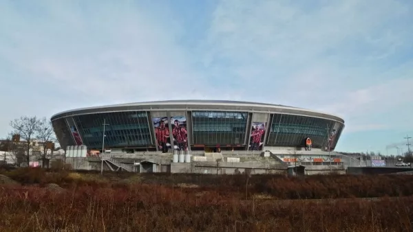 Засыпанный снегом стадион, до которого никому нет дела: как сейчас выглядит «Донбасс Арена»