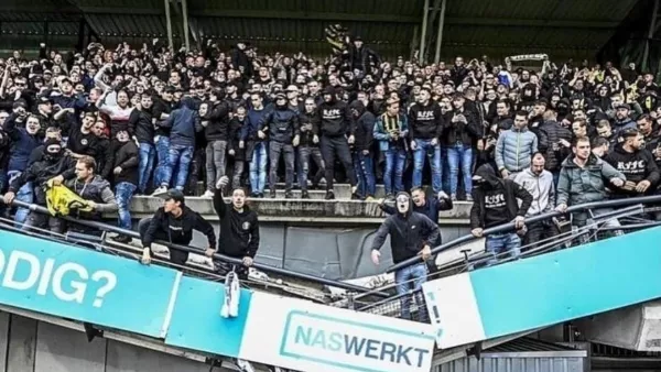 В Нидерландах футболисты в качестве протеста вышли тренироваться в пять часов утра и получили файр-шоу от фанатов
