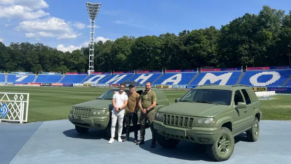 Динамо передало два внедорожника на нужды украинской армии: фото автомобилей со спецокрасом