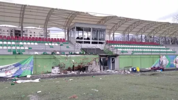 «Вот чем этим ублюдкам мешал стадион?»: фото разгромленной русскими «освободителями» арены в Ирпене