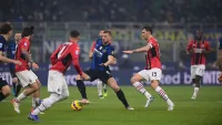 Дубль поклонника Шевченко за три минуты принес Милану волевую победу над Интером и второе место в Серии А: видеообзор матча