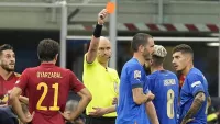 «УЕФА, возьмите Карасева и просверлите ему дыру в голове»: реакция фанатов на работу российского арбитра в матче Италия – Испания
