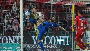 Видео незабитого пенальти Безуса: Гент проиграл Кортрейку, украинец получил худшую оценку среди двух команд