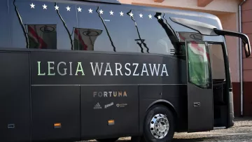 Фанаты напали на автобус команды Харатина: пострадали несколько легионеров Легии