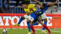 Видео эффектного дриблинга колумбийского вингера против экс-игрока Шахтера Фреда в матче Колумбия – Бразилия 