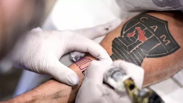 По случаю первого за 50 лет чемпионства: Атлетико Минейро организовал для своих фанатов бесплатные татуировки
