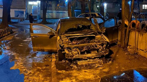 Неизвестные сожгли автомобиль директора клуба из Второй лиги: фото с места происшествия в Днепре