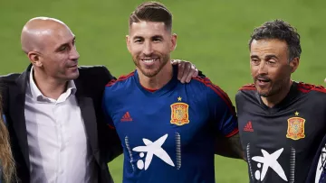 Скандал с легендой: экс-одноклубник Лунина просил испанского чиновника помочь ему выиграть Золотой мяч