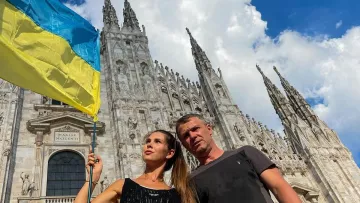 Жена Реброва показала видео, как ее муж митинговал в Италии: тренер Аль-Айна на украинском языке обратился к соотечественникам
