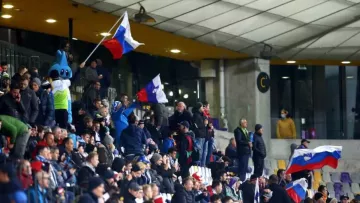 Словенские фанаты избили российских болельщиков в Мариборе: фотографии с места событий 
