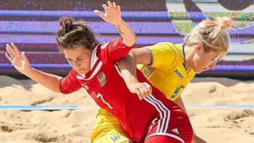 Все решил третий период: женская сборная Украины по пляжному футболу уступила России в суперфинале Евролиги