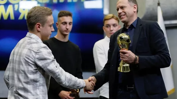  Три игрока Динамо и Шахтера стали победителями «Золотого мяч ДЮФЛУ» сезона-2020/2021, сын Суркиса в пролете