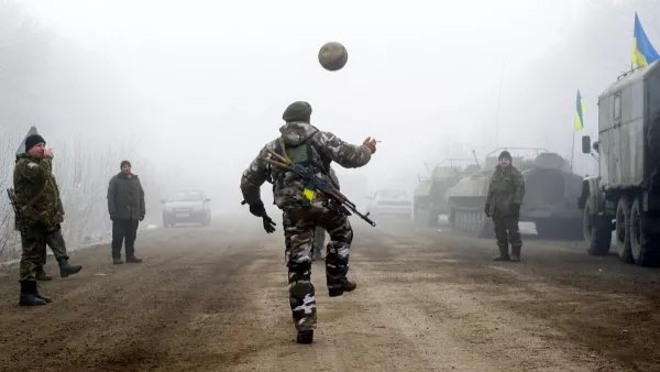 При любых погодных условиях: воины ВСУ сыграли в футбол в берцах и военной форме – суровое видео
