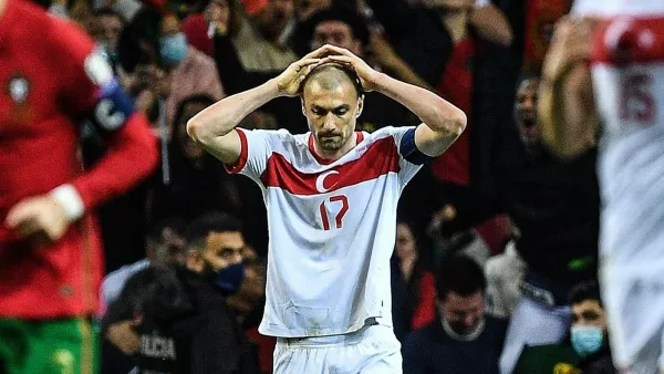 Турок расстрелял телевизор во время матча плей-офф ЧМ-2022: видео бурной реакции болельщика на незабитый пенальти