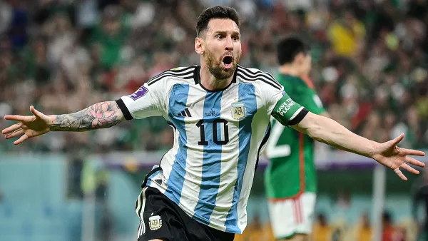 Аргентина обыграла Мексику: Месси эффектным ударом сохранил команде хорошие шансы на выход в плей-офф