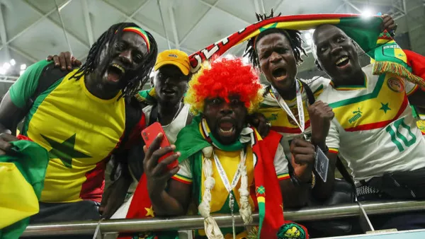 Народные гуляния в Сенегале: фанаты уже второй день празднуют выход команды в 1/8 ЧМ 2022 – феерическое видео