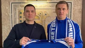 Украинский полузащитник сменил клуб в Казахстане: опытный игрок пошел на повышение