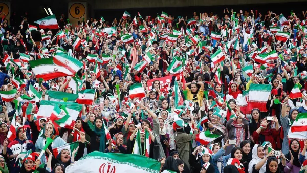 Иранские болельщики поддержали Украину: фанаты развернули флаг нашей страны на матче с российским Зенитом