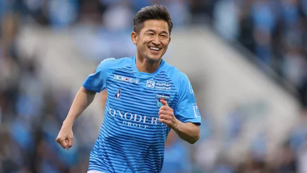 Японский футболист установил удивительное достижение: ветеран стал первым, кто сыграл в пяти десятилетиях