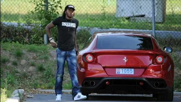 «Коллега умер тысячей мертвых на сиденье Ferrari»: подробности опасной езды скандального экс-форварда Динамо