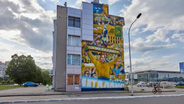 В Харькове не хотят видеть Ярославского: возле ОСК «Металлист» закрасили мурал с изображением президента клуба