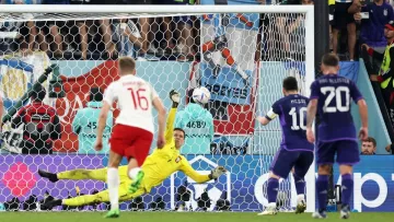 Аргентина и Польша вышли в 1/8 ЧМ, Месси побил рекорд Марадоны: видео отбитого пенальти Щесны и голов матча