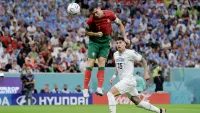Помог датчик: ФИФА заявила, что Роналду не коснулся мяча в моменте с первым голом Португалии в игре с Уругваем