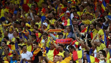 Румынские фанаты устроили драку с боснийцами из-за Сербии: видео массового побоища во время матча Лиги наций