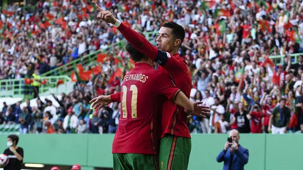Роналду становится токсичным: звезда Ман Сити проигнорировал Криштиану на тренировке сборной Португалии