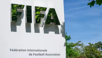 ФИФА восстановила россиян в международных соревнованиях: шокирующее решение стало реальностью