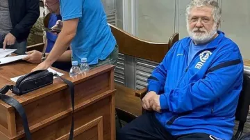 Коломойскому продлили арест: суд отказал в просьбе о передаче на поруки экс-владельца Днепра