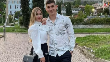 Малиновский и его жена отправились на отдых: где проводит свой отпуск хавбек Марселя и сборной Украины