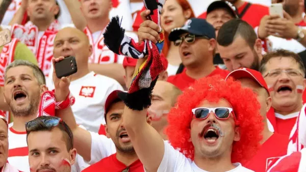 Фанаты европейского клуба вывесили антиукраинские баннеры в матче против команды динамовца: фото позорной акции