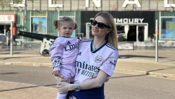 Влада Седан с дочерью побывала на стадионе Арсенала: трогательное фото семьи Зинченко