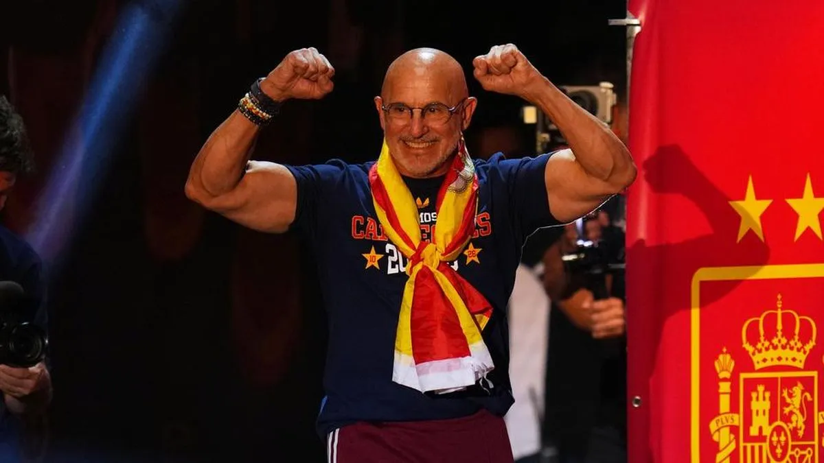 65-річний тренер чемпіонів світу вразив м'язами: де ла Фуенте став зіркою соцмереж