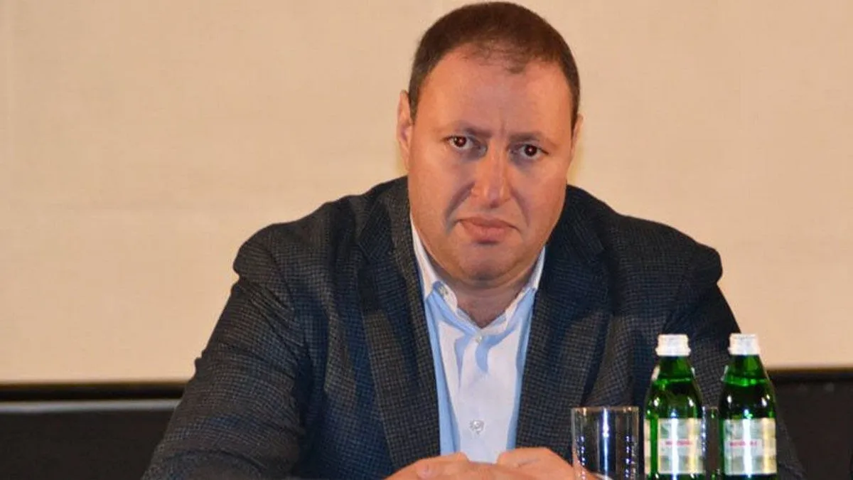 «Зашел в раздевалку с охраной и ударил по лицу»: президент украинского клуба не сдержался после поражения