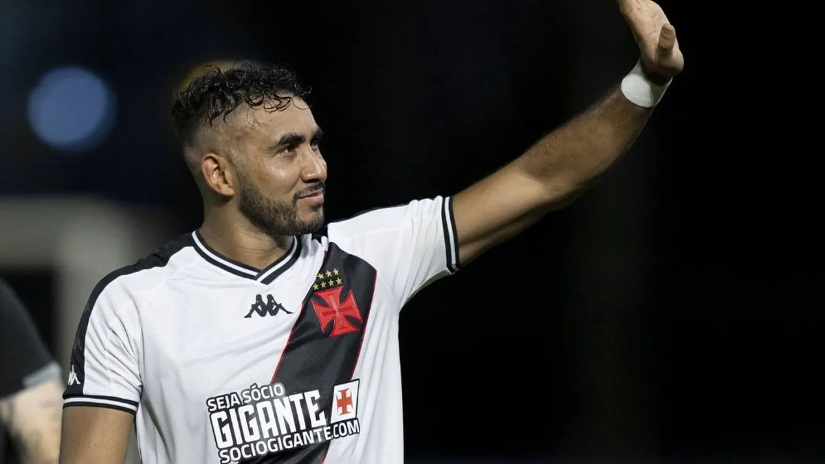 «Хворий монстр»: сексуальна білявка звинуватила відомого футболіста у психологічному насильстві